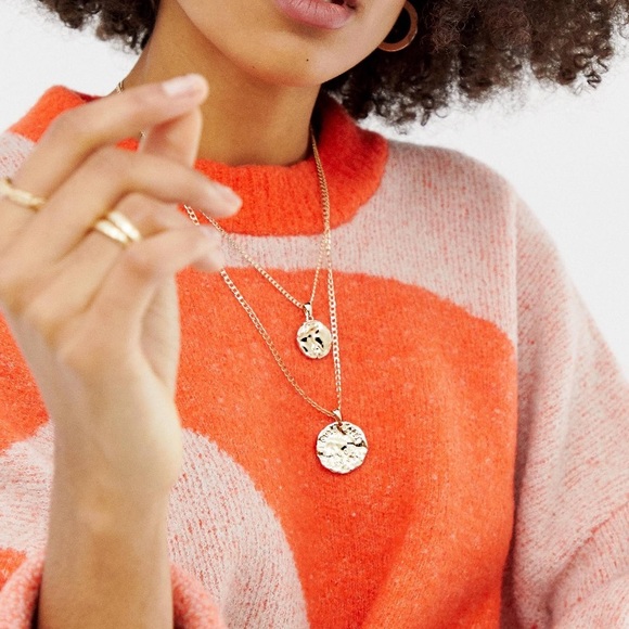 NWT gold layered pendant necklace - Picture 3 of 4